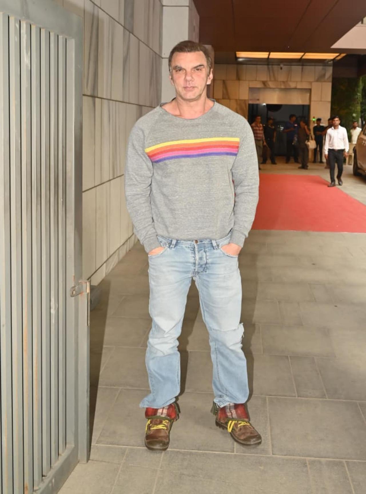 <p>Sohail Khan was spotted as he arrived for the birthday bash of his step-mother, Helen</p>